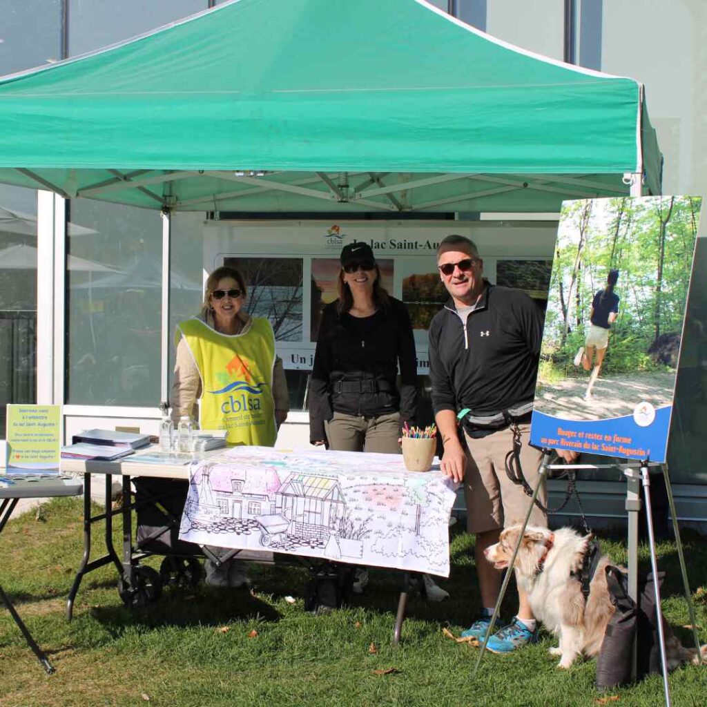 Élise, Nadine et Gilles, administratrices-teur au CBLSA, avec Oslo le chien!